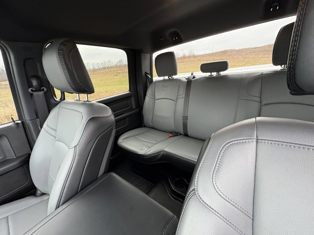 Used 2024 RAM 2500 Tradesman w/ Chrome Appearance Group image 36