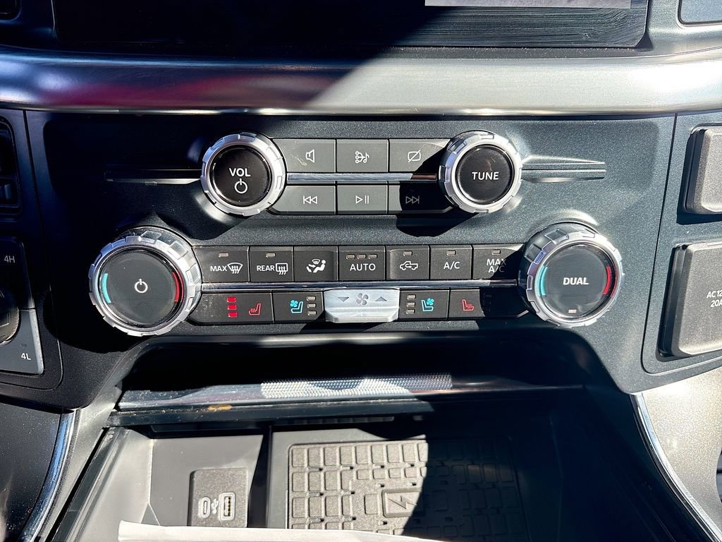 Used 2023 Ford F150 Lariat w/ Max Trailer Tow Package image 16