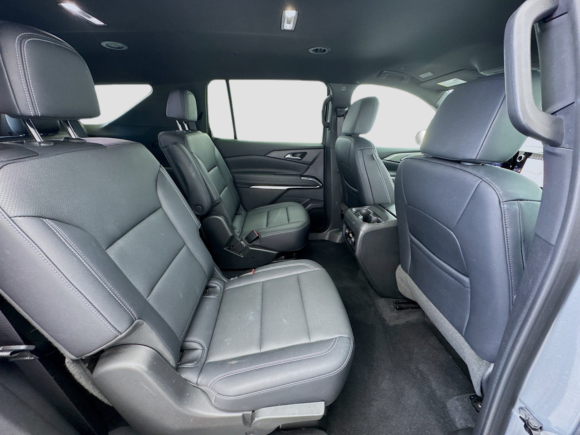 Used 2025 Chevrolet Traverse LT FWD image 19
