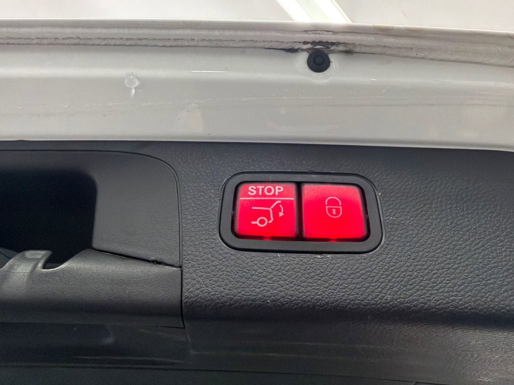 Used 2019 Mercedes-Benz GLC 300 w/ Premium Package image 21