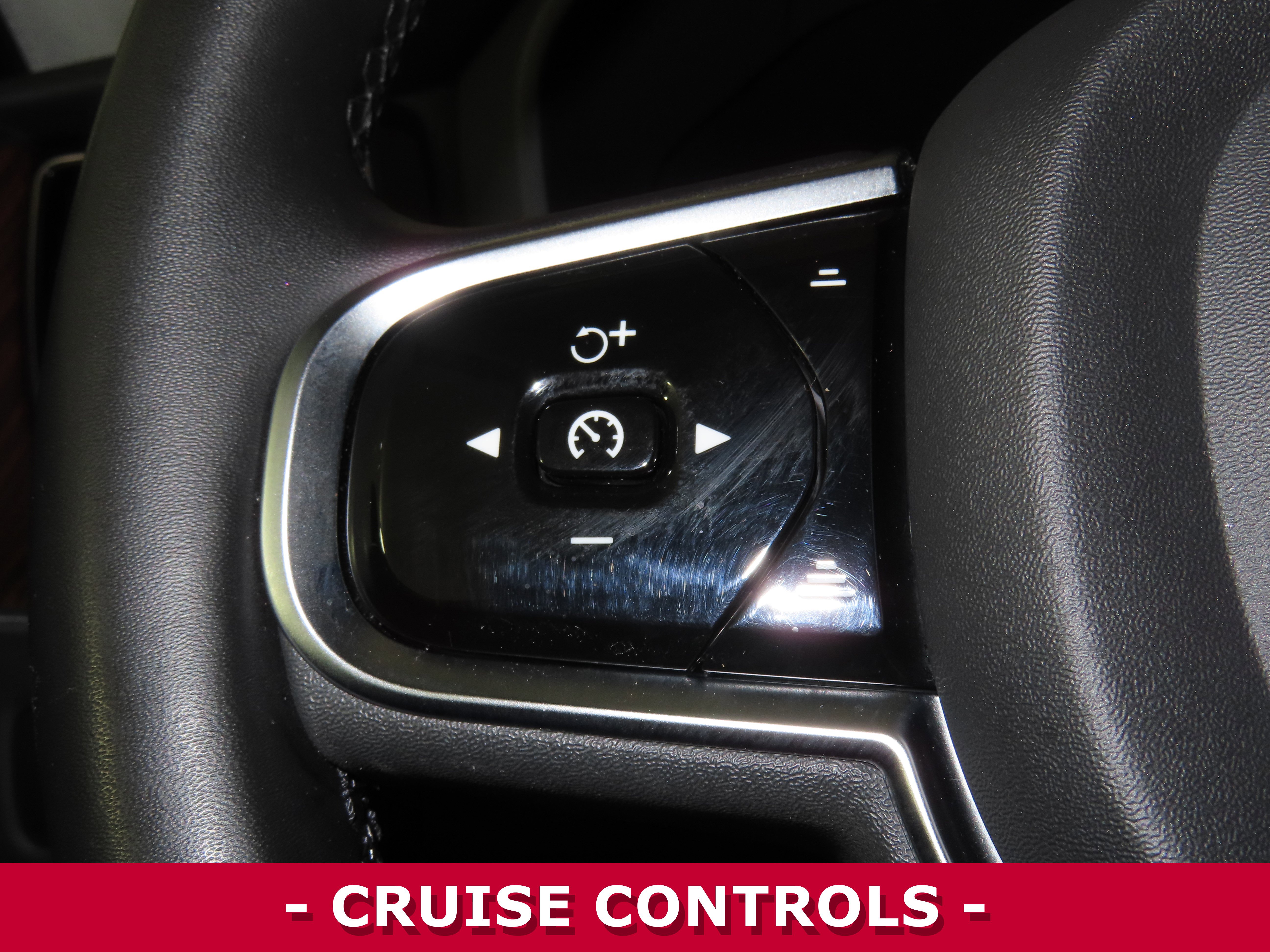 Used 2024 Volvo XC60 B5 Plus image 13