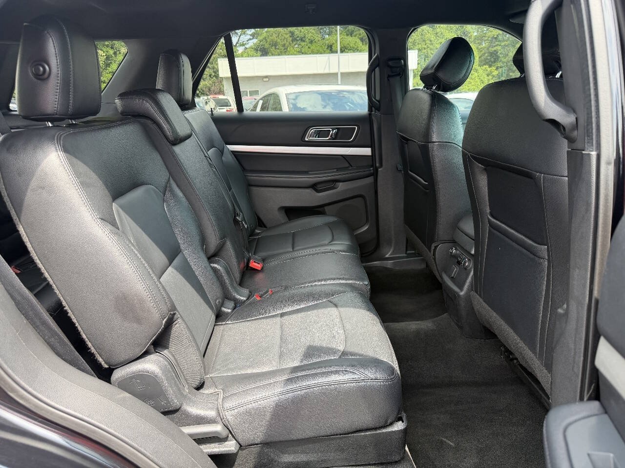 Used 2016 Ford Explorer XLT w/ Equipment Group 202A FWD image 16