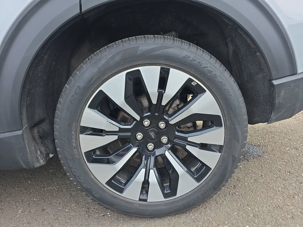 Used 2025 Ford Explorer Platinum w/ LUX Leather Package AWD/4WD image 13