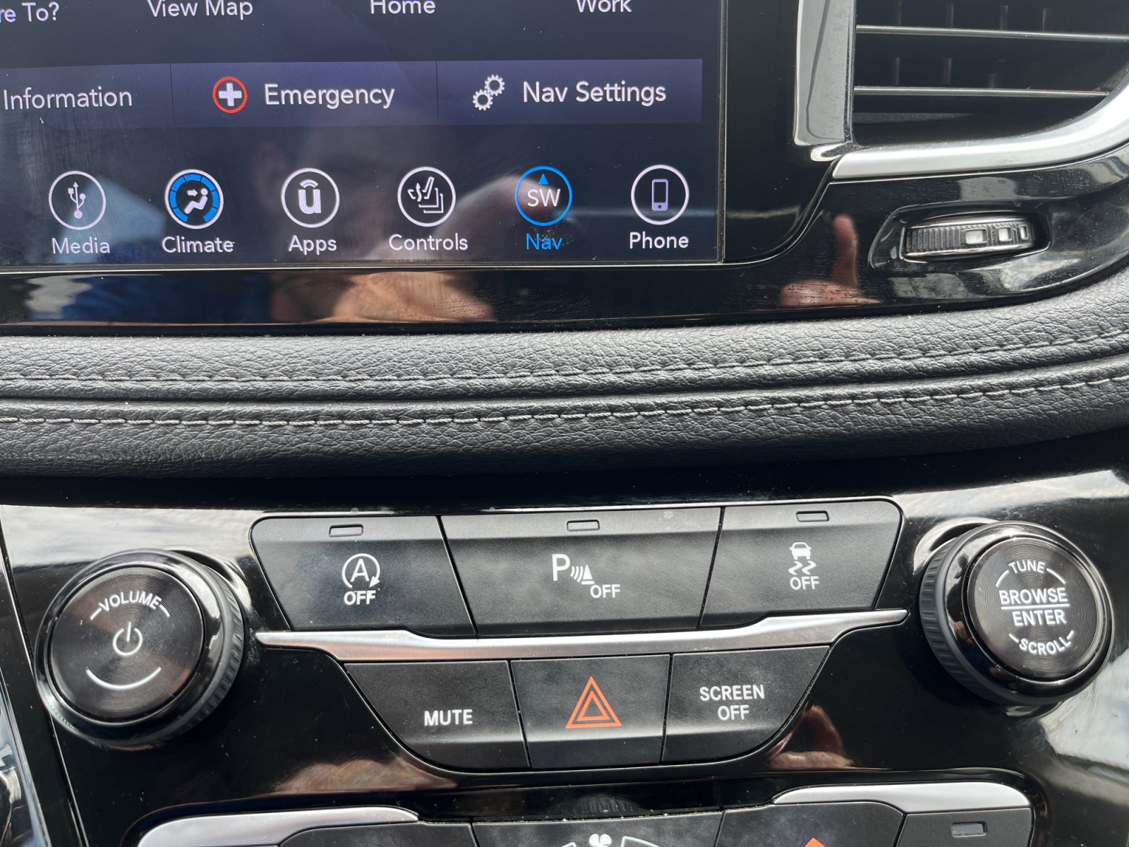 Certified 2018 Chrysler Pacifica Limited FWD image 24