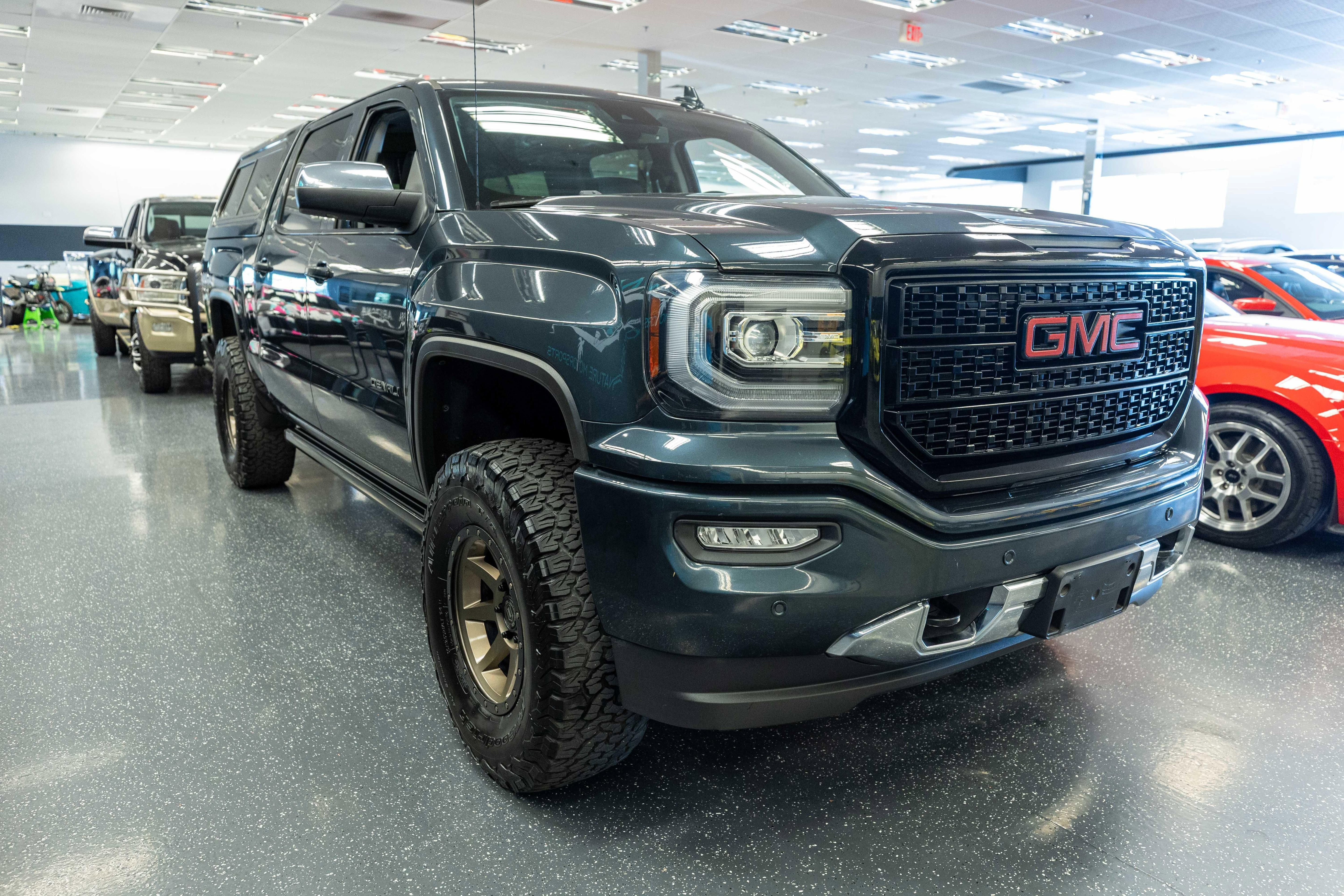 Used 2018 GMC Sierra 1500 Denali AWD/4WD image 3