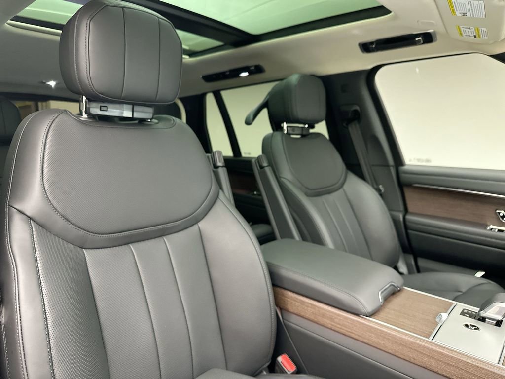New 2026 Land Rover Range Rover Long Wheelbase SE image 6