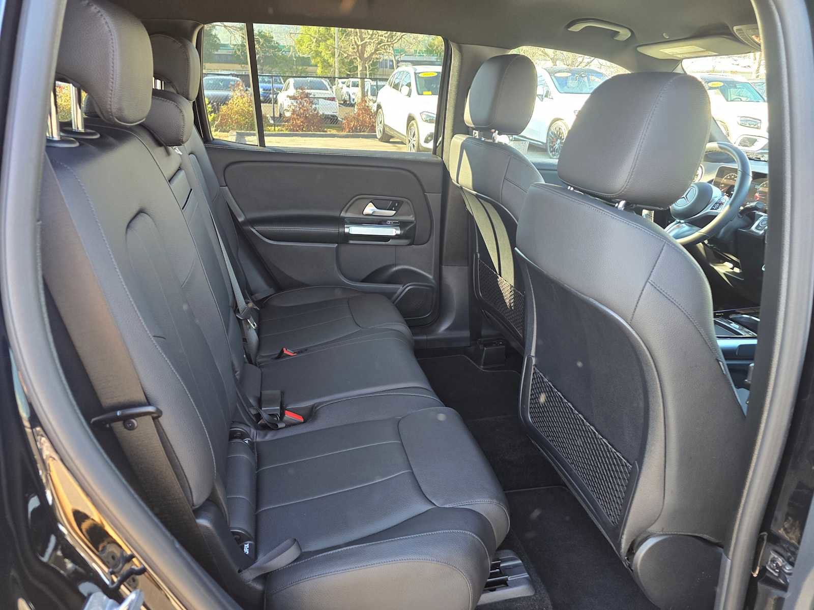 Used 2025 Mercedes-Benz GLB 250 4MATIC image 13