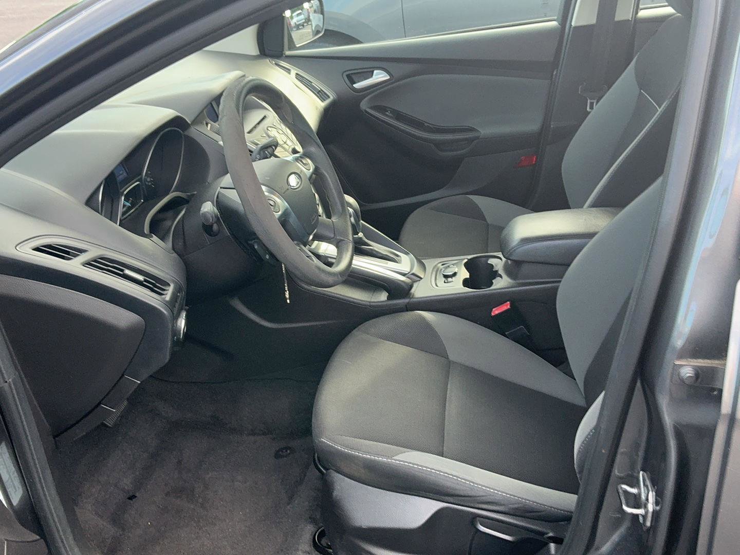 Used 2013 Ford Focus SE w/ SE Winter Pkg FWD image 17