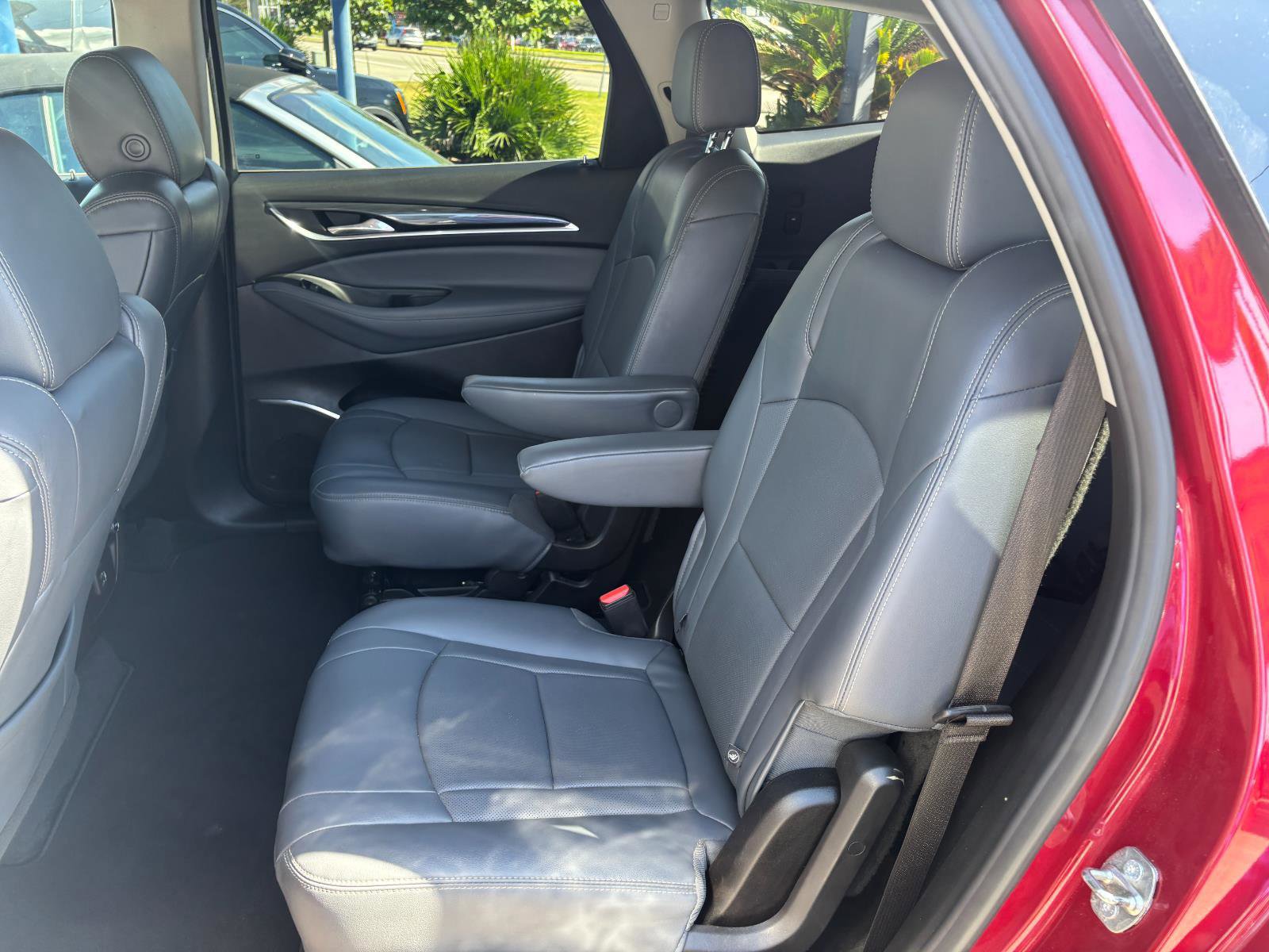 Used 2020 Buick Enclave Essence image 13