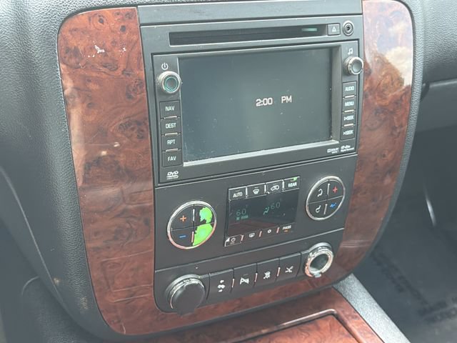 Used 2011 Chevrolet Suburban LTZ RWD image 28