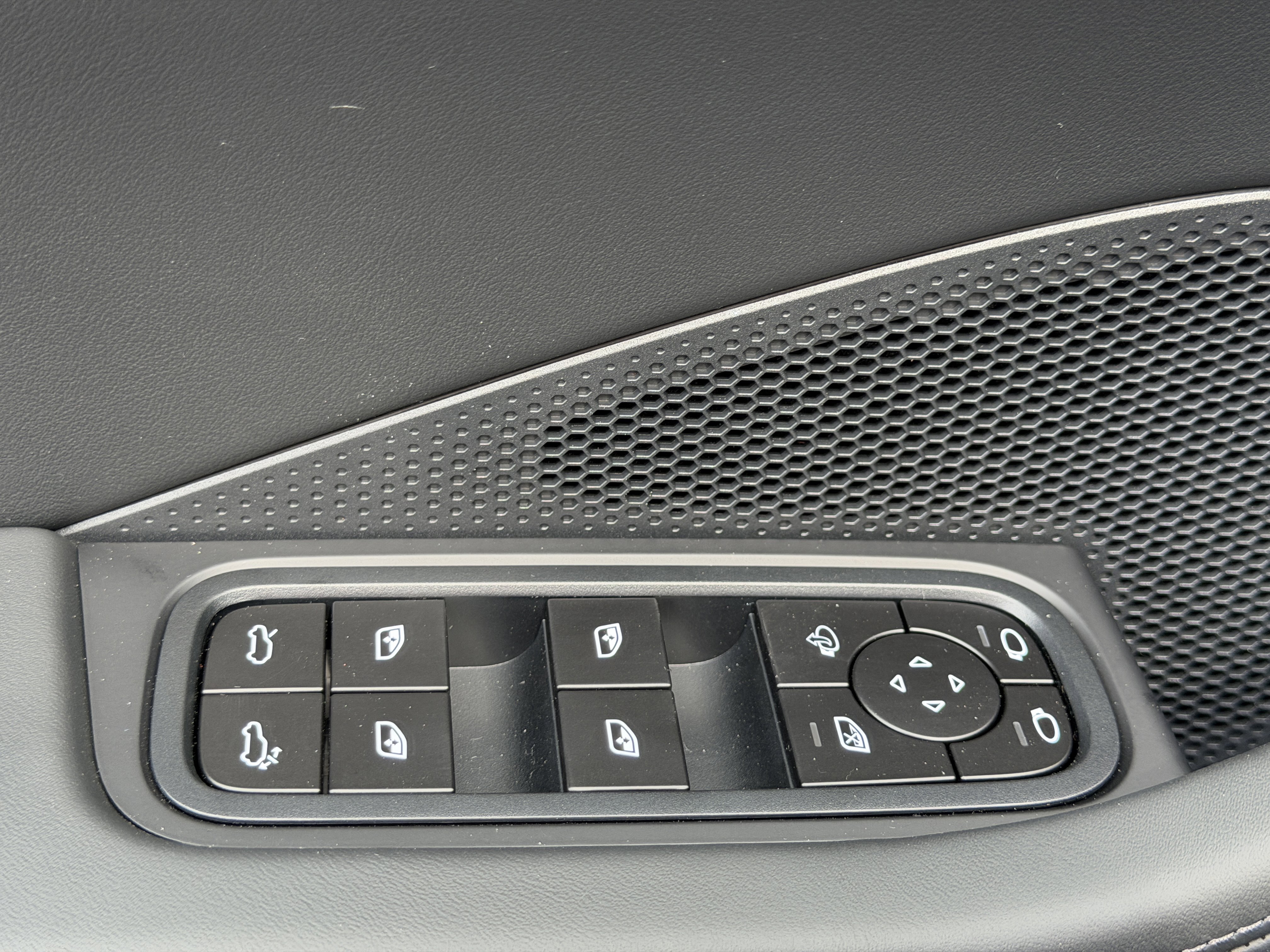 New 2026 Porsche Macan Electric image 24