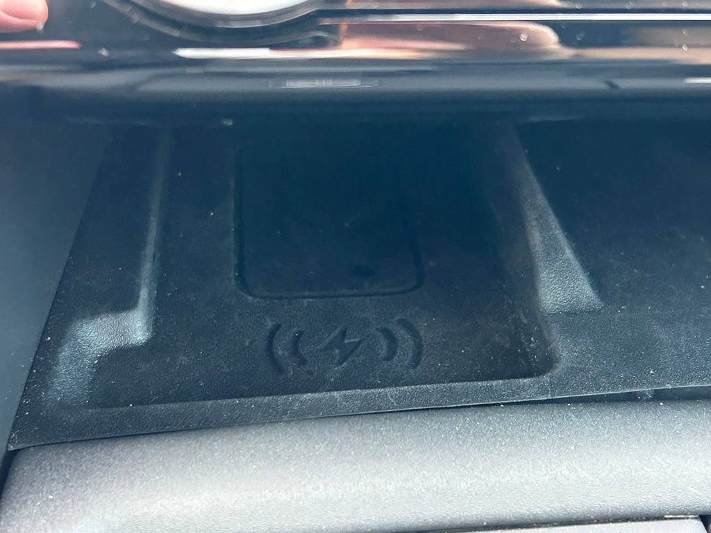 Used 2024 Land Rover Discovery Dynamic SE image 36