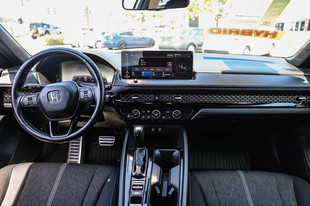 Used 2024 Honda Accord Sport image 2