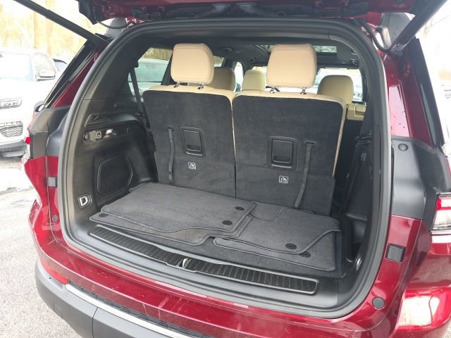 Used 2025 Jeep Grand Cherokee L Limited w/ Luxury Tech Group II image 37