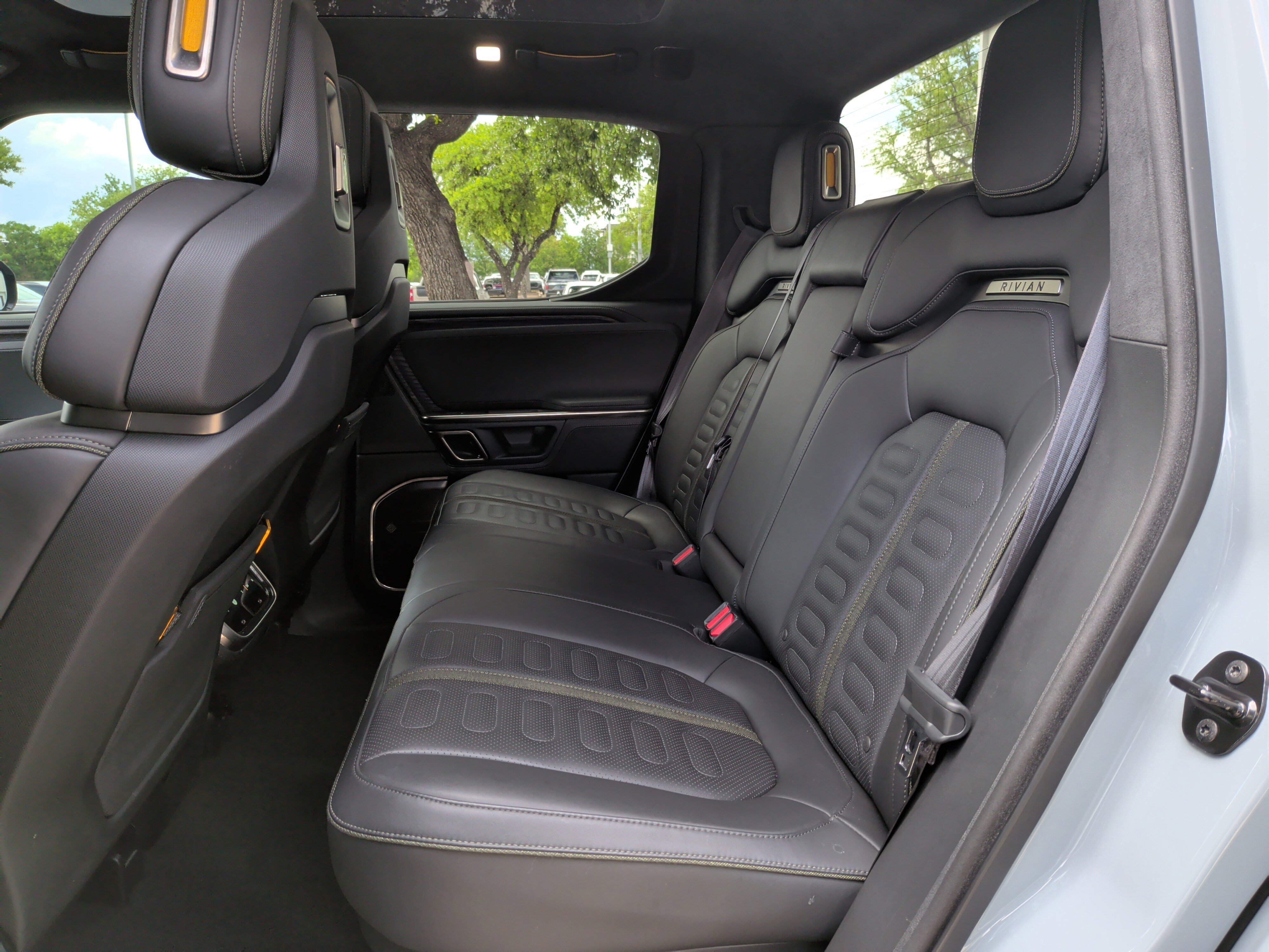 Used 2023 Rivian R1T Adventure image 30