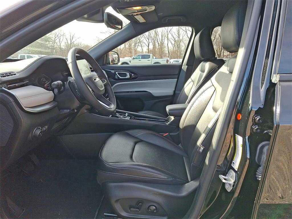 Certified 2024 Jeep Compass Limited image 11