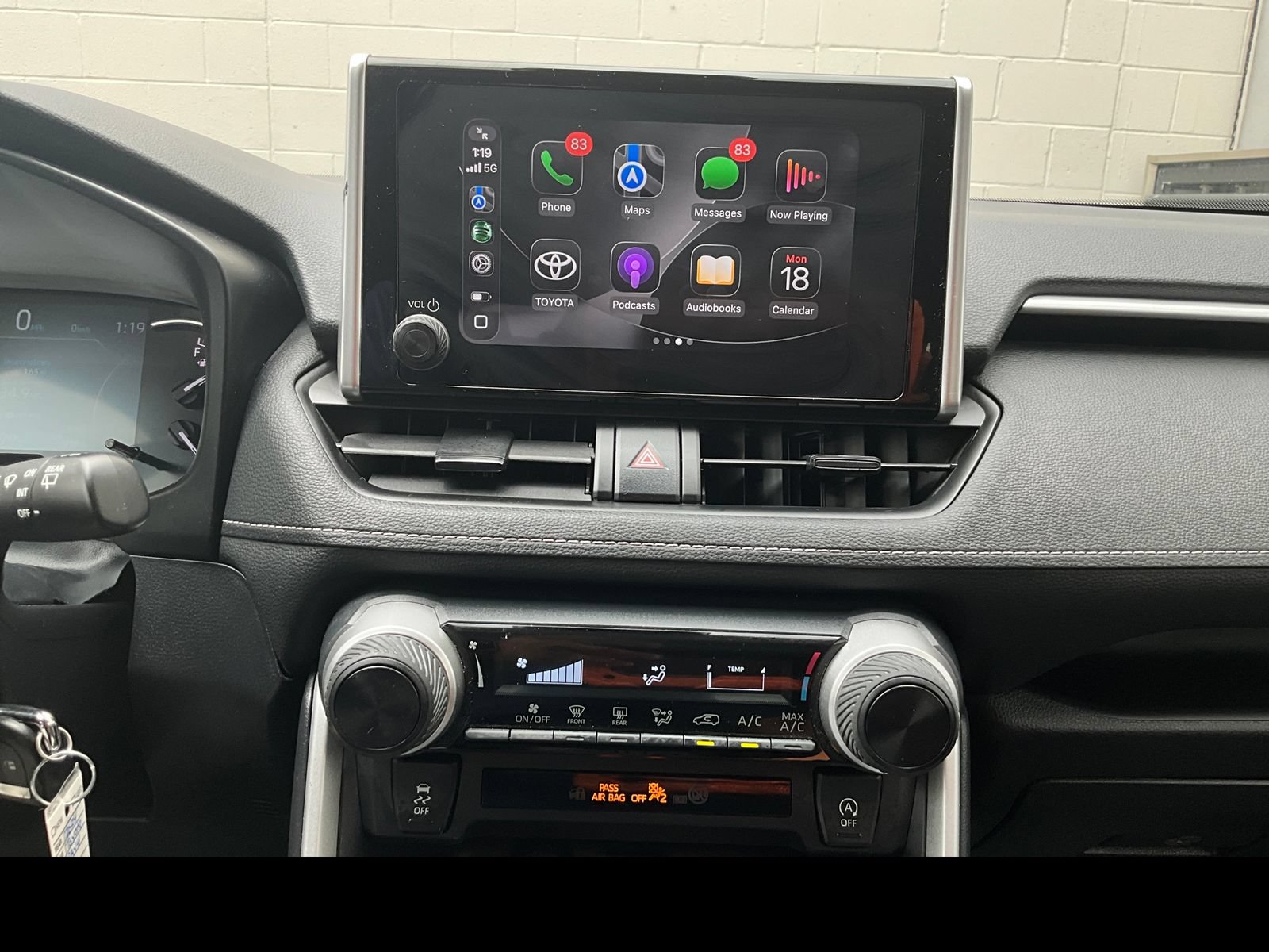 Used 2024 Toyota RAV4 LE AWD/4WD image 5