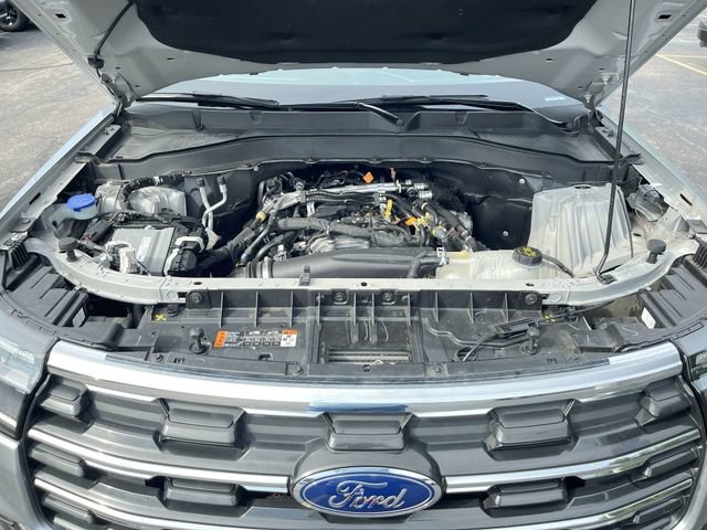 Used 2025 Ford Explorer Active AWD/4WD image 29