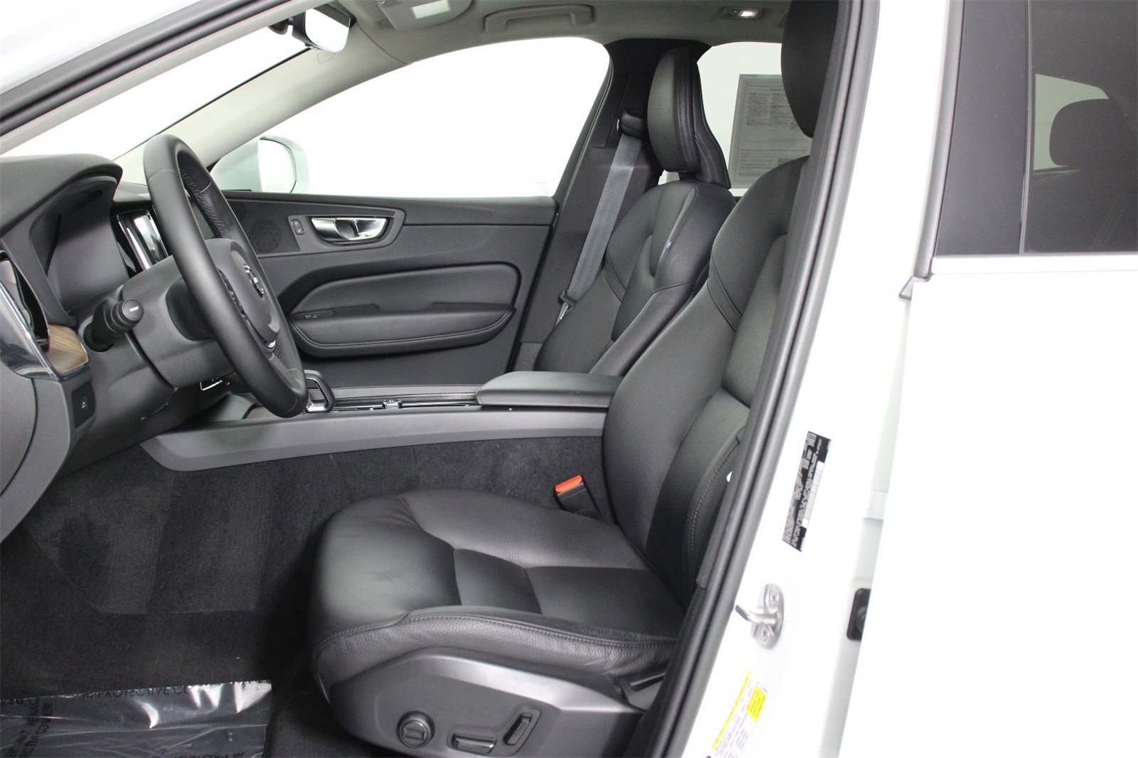 Certified 2023 Volvo XC60 B5 Plus w/ Protection Package Premier image 31