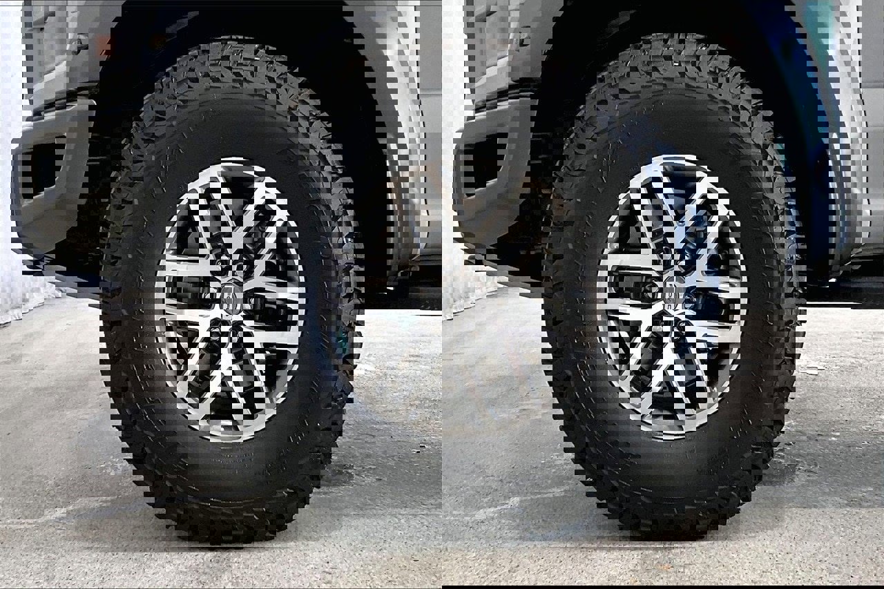 Used 2017 Ford F150 Raptor w/ Equipment Group 801A Mid image 8