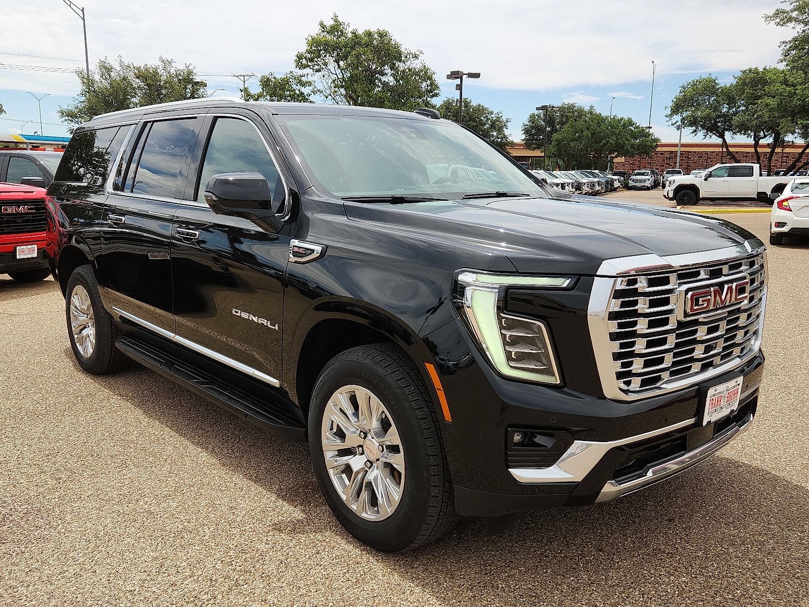 Used 2025 GMC Yukon XL Denali AWD/4WD image 6