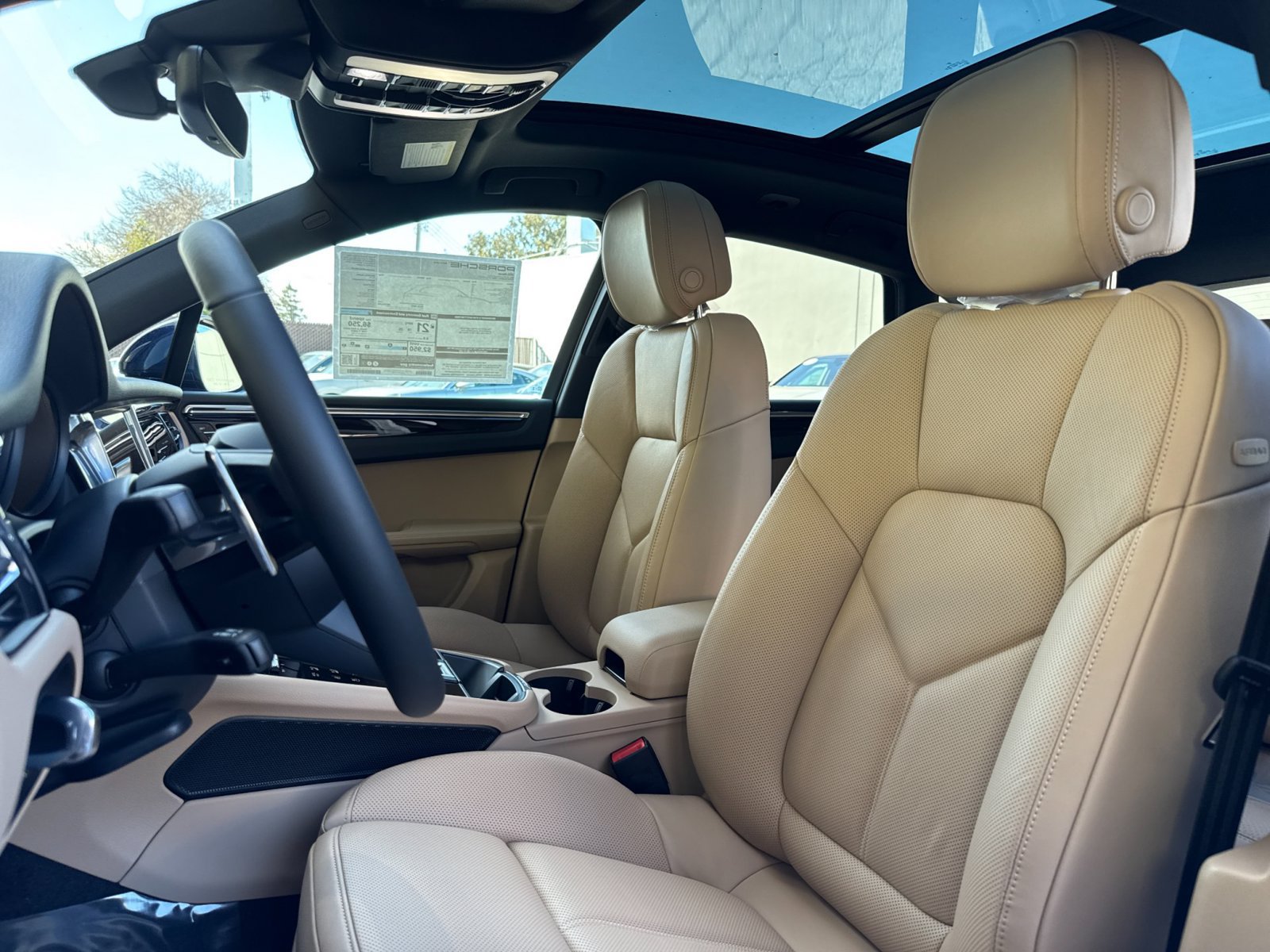 Certified 2026 Porsche Macan AWD/4WD image 5