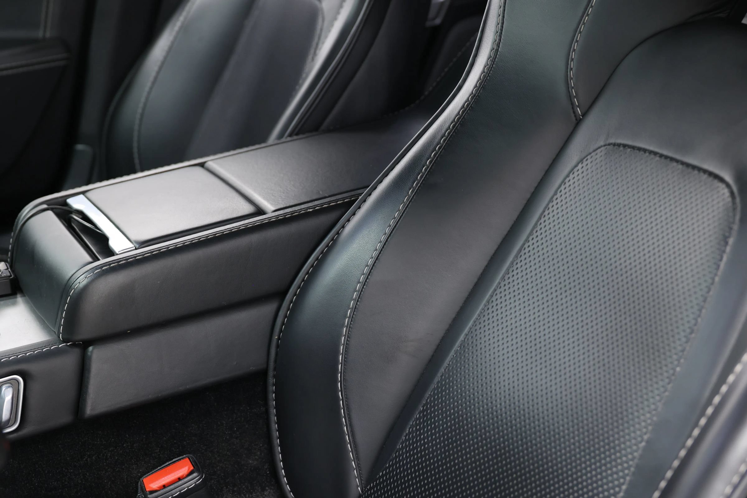 Used 2015 Aston Martin Rapide S RWD image 19