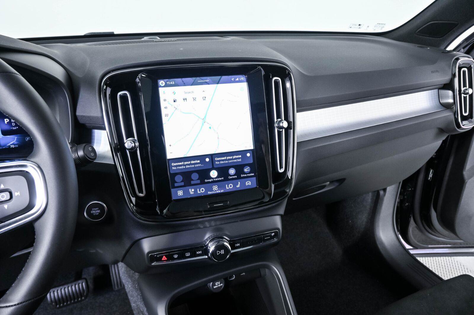 New 2026 Volvo XC40 B5 Ultra w/ Protection Package Premier AWD/4WD image 13