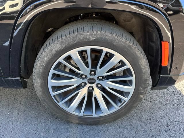 Used 2024 Jeep Grand Wagoneer Series III AWD/4WD image 13