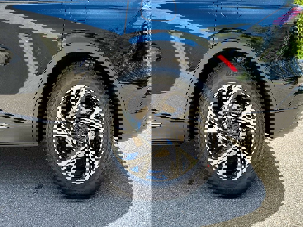 New 2025 Lincoln Nautilus Premier w/ Equipment Group 102A image 38