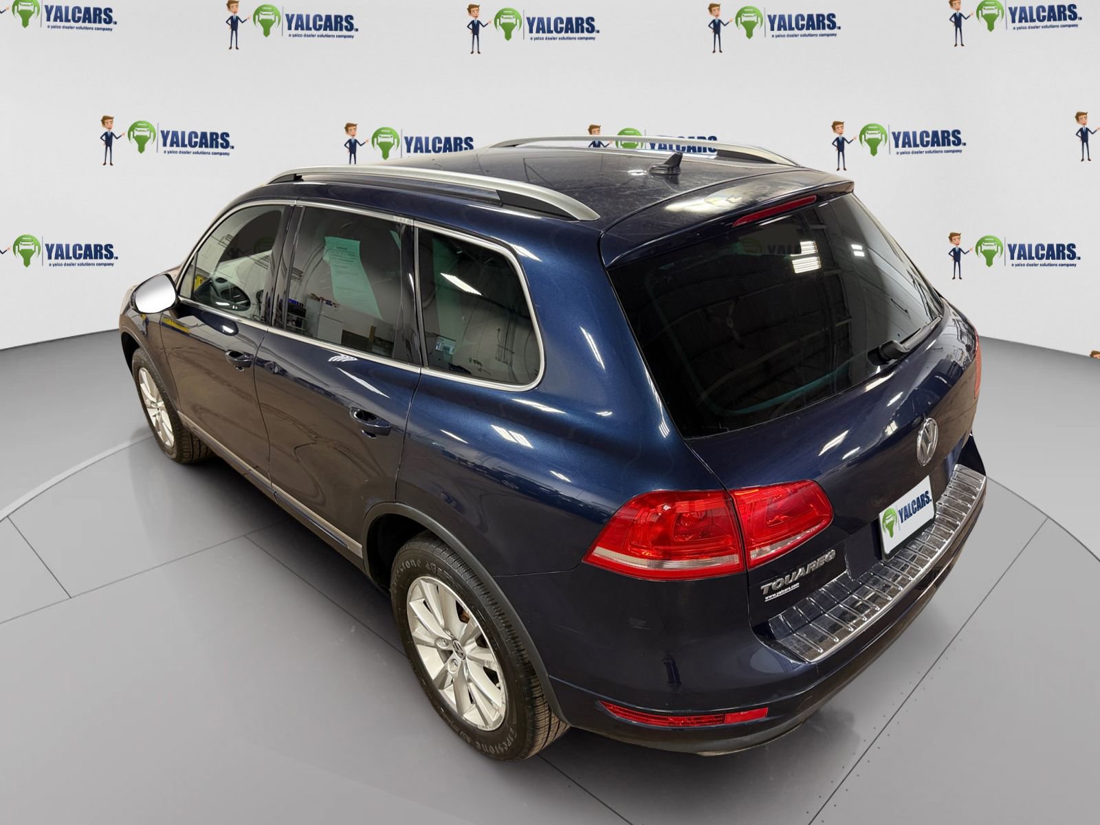 Used 2013 Volkswagen Touareg Sport image 11