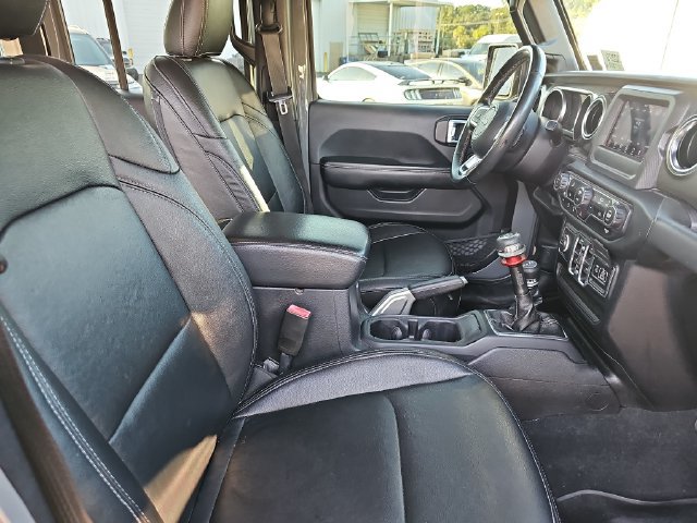 Used 2018 Jeep Wrangler Unlimited Sahara AWD/4WD image 12