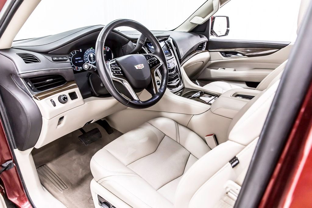 Used 2020 Cadillac Escalade Premium Luxury image 30