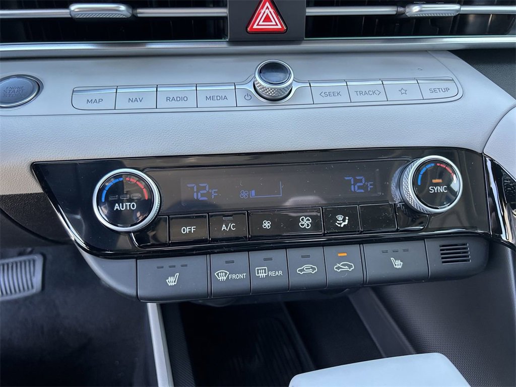 New 2025 Hyundai Elantra Limited image 25