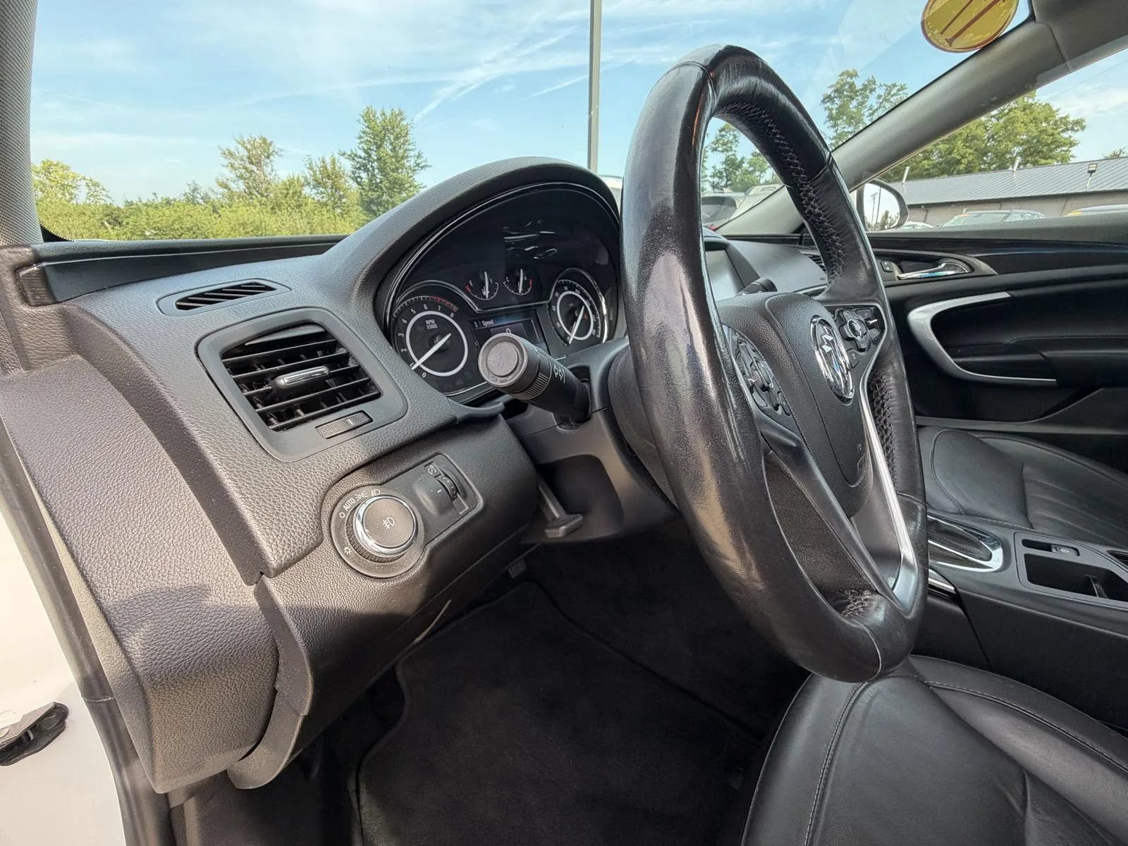 Used 2017 Buick Regal Premium FWD image 11