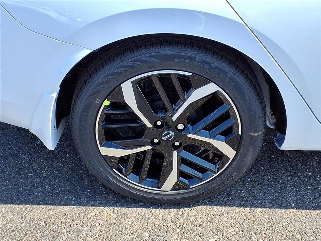 New 2025 Nissan Versa SR w/ Trunk Package image 9