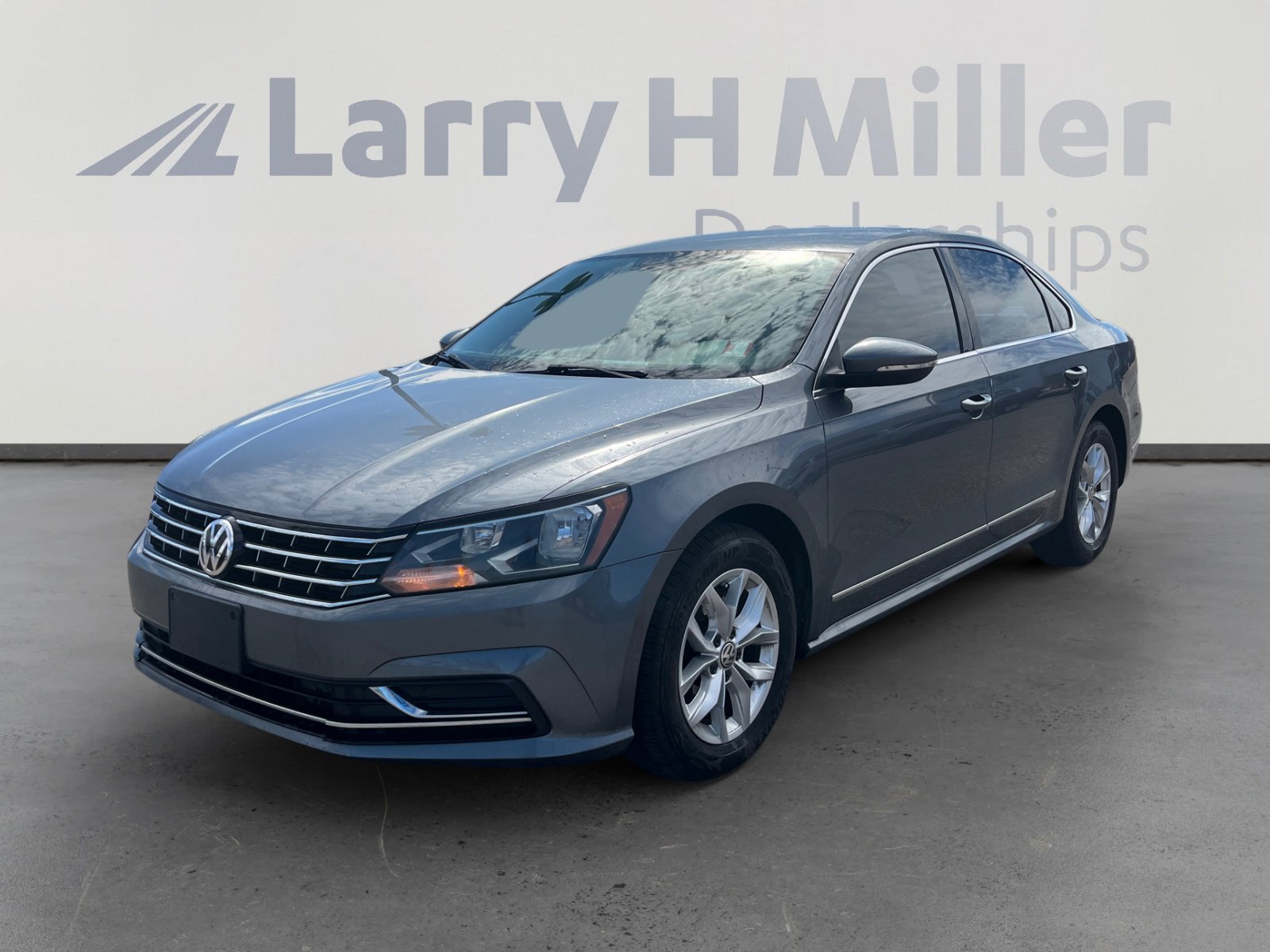 Used 2017 Volkswagen Passat 1.8T S image 1