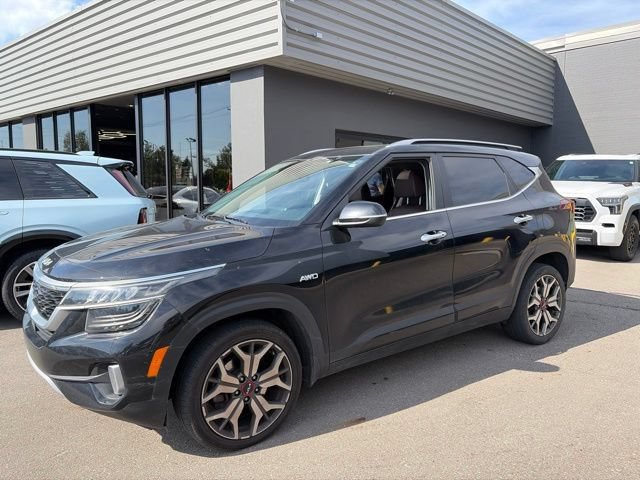 Used 2022 Kia Seltos SX w/ Sunroof Package AWD/4WD image 6