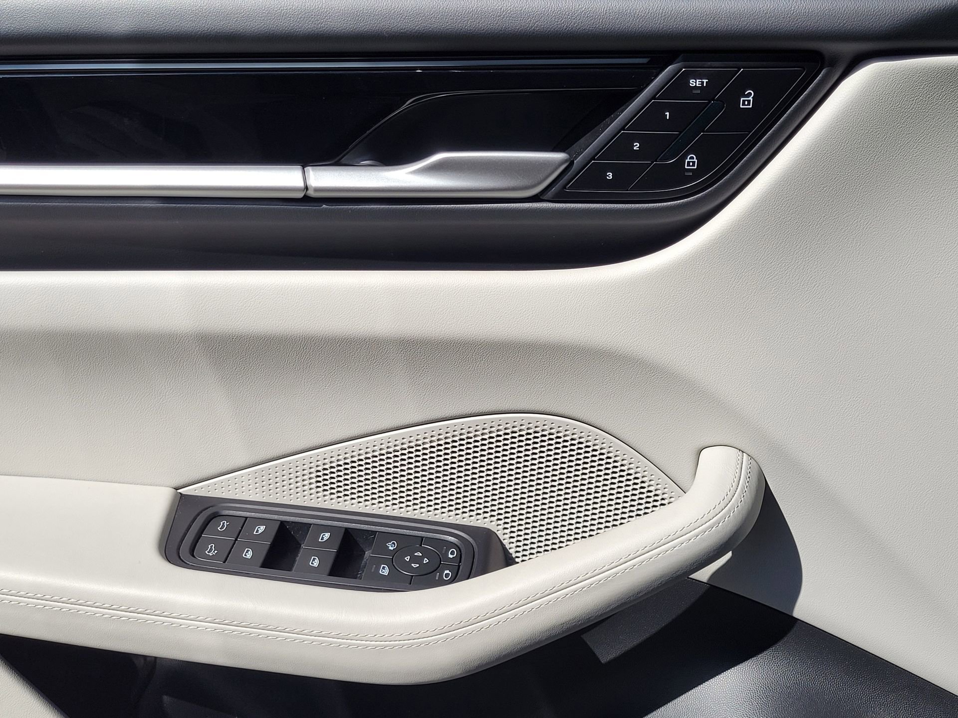 Used 2025 Porsche Macan 4S Electric image 24