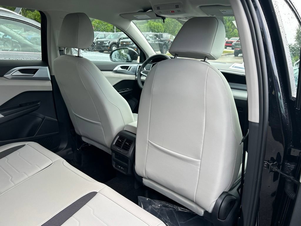 New 2026 Volkswagen Taos SE FWD image 46