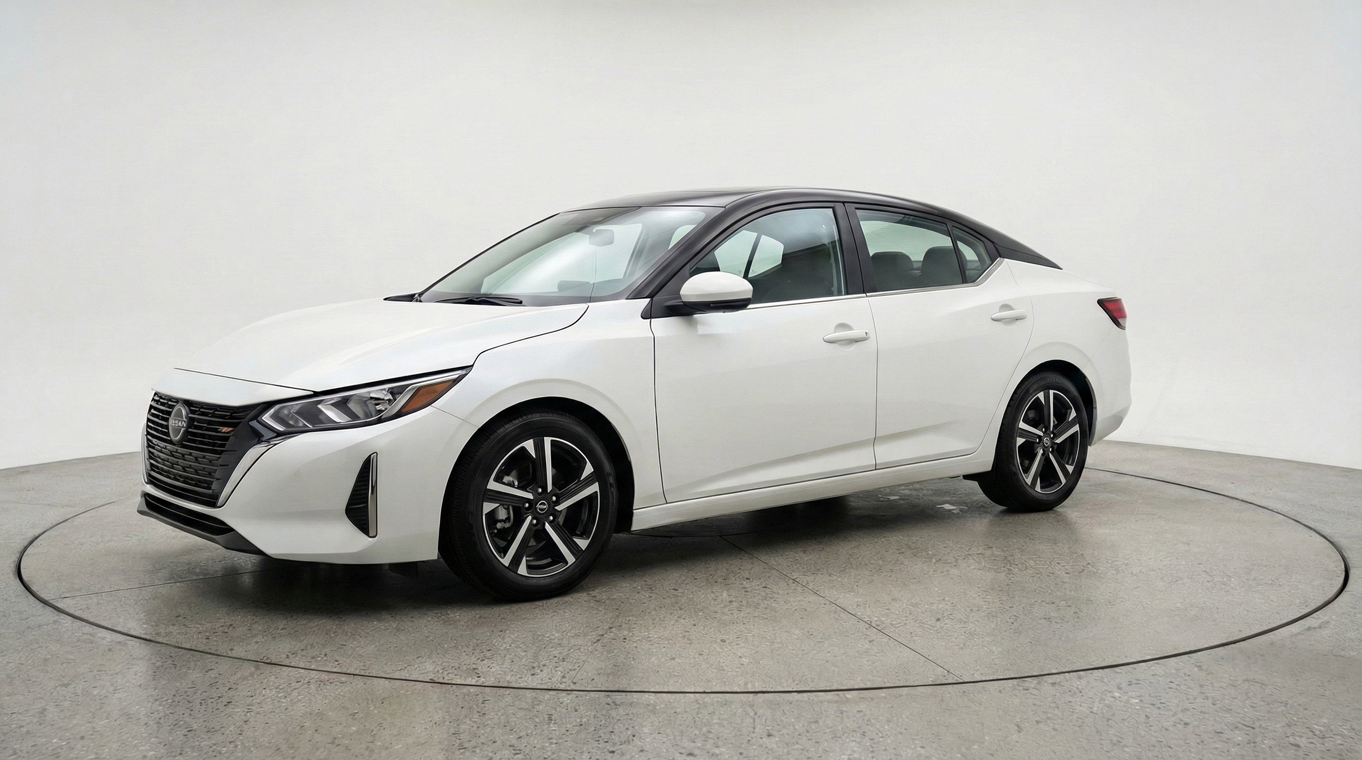 Used 2025 Nissan Sentra SV image 3