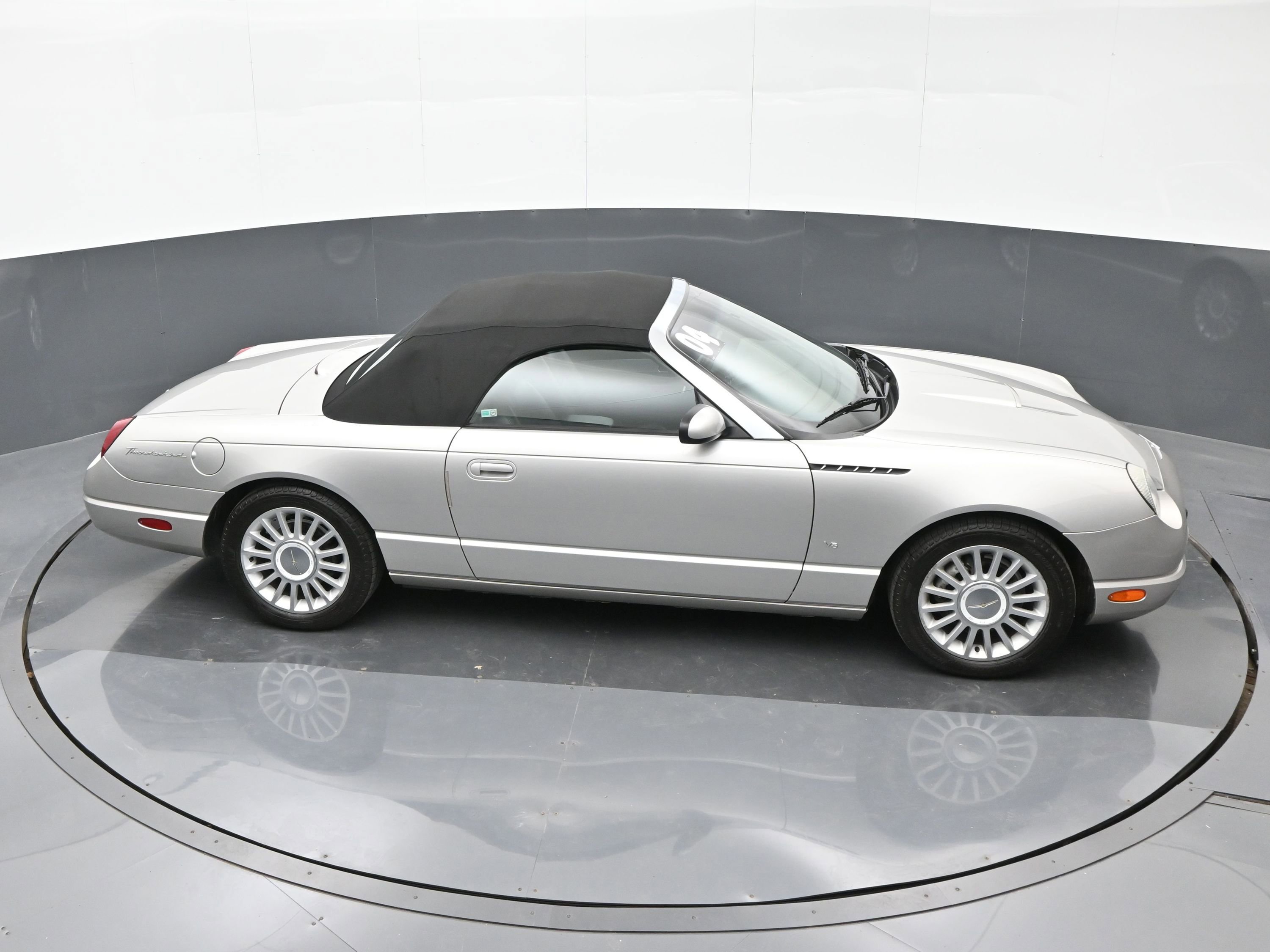 Used 2004 Ford Thunderbird Base image 28