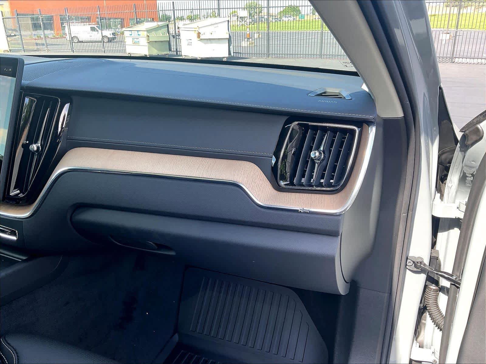 New 2026 Volvo XC60 B5 Ultra w/ Climate Package AWD/4WD image 28