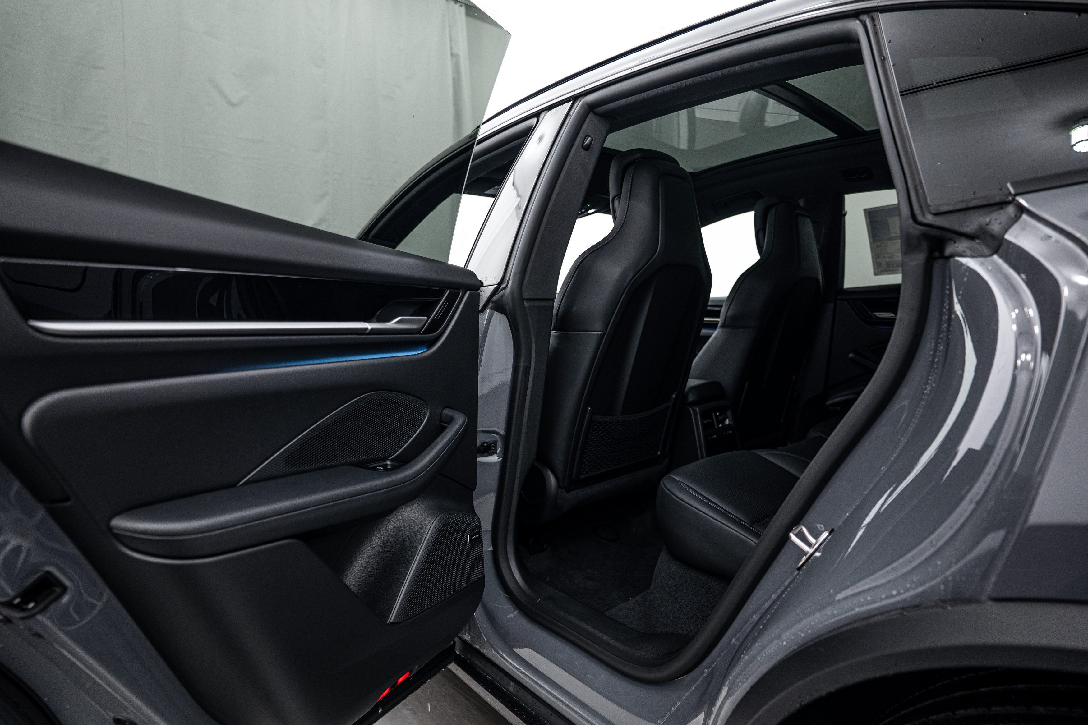 New 2026 Porsche Macan 4 Electric AWD/4WD image 23