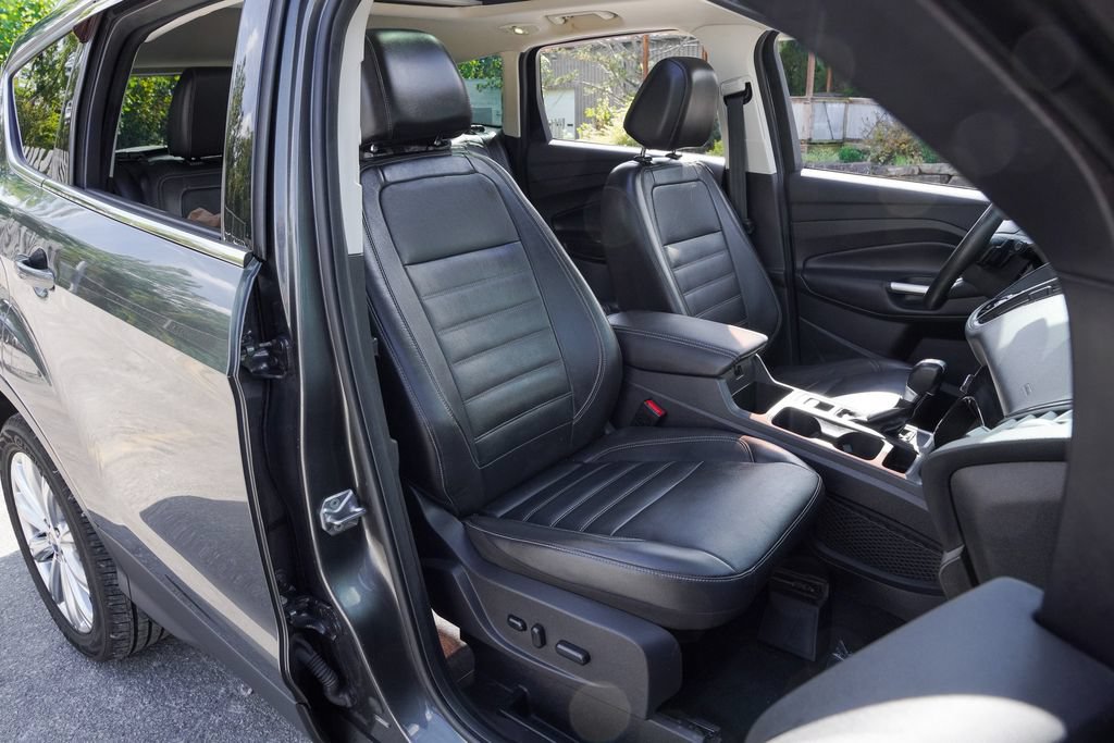Used 2017 Ford Escape Titanium AWD/4WD image 40