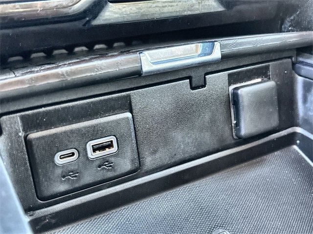 Used 2021 GMC Yukon Denali w/ Denali Premium Package image 40