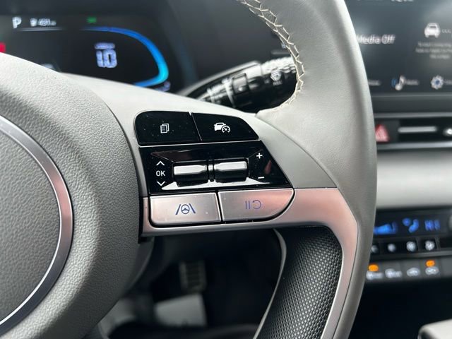 Certified 2025 Hyundai Elantra Sport image 17