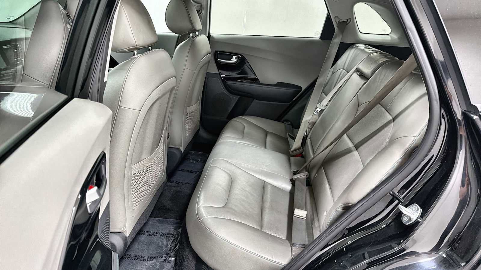 Used 2017 Kia Niro Touring FWD image 25