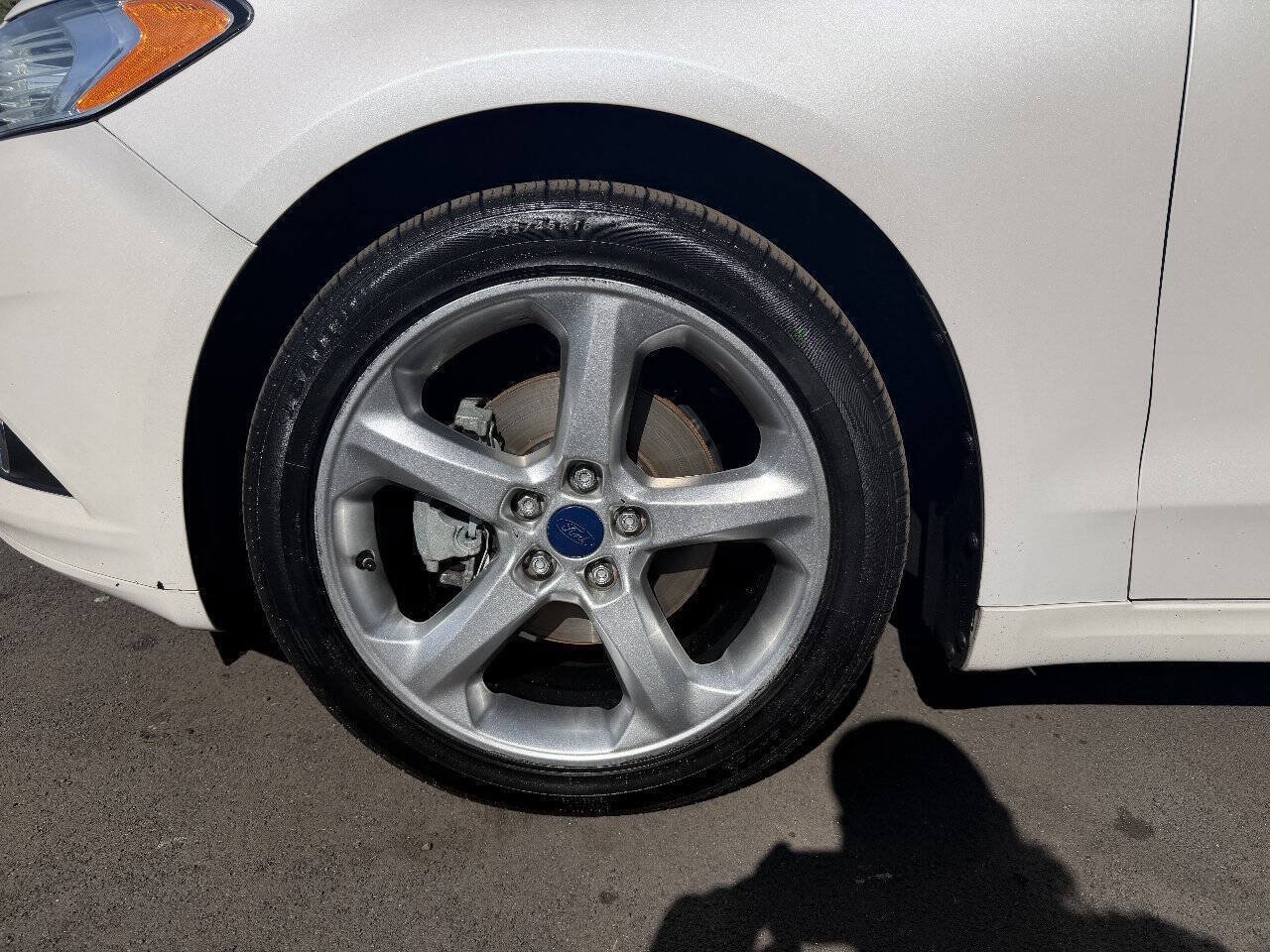 Used 2016 Ford Fusion SE FWD image 8