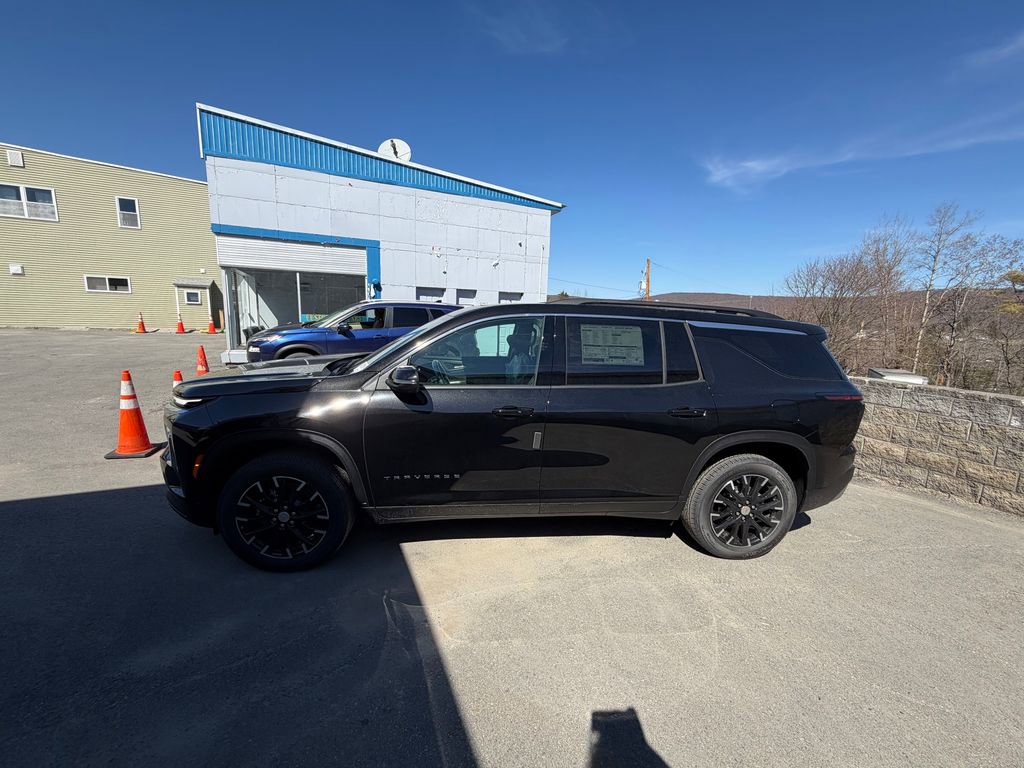 New 2026 Chevrolet Traverse LT image 3